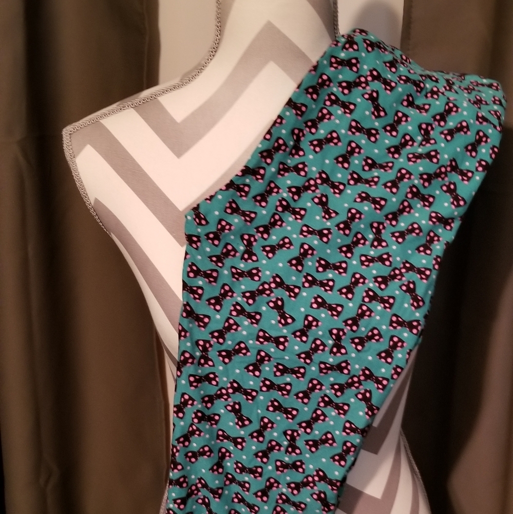 NWT LULAROE OS DISNEY LEGGINGS